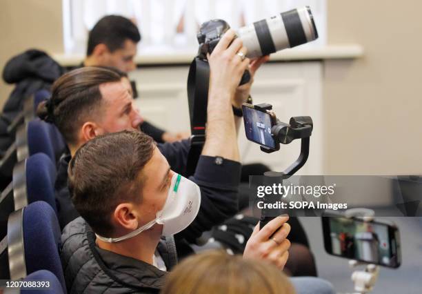 Mask Reporters Journalist Mask Photos and Premium High Res Pictures - Getty Images