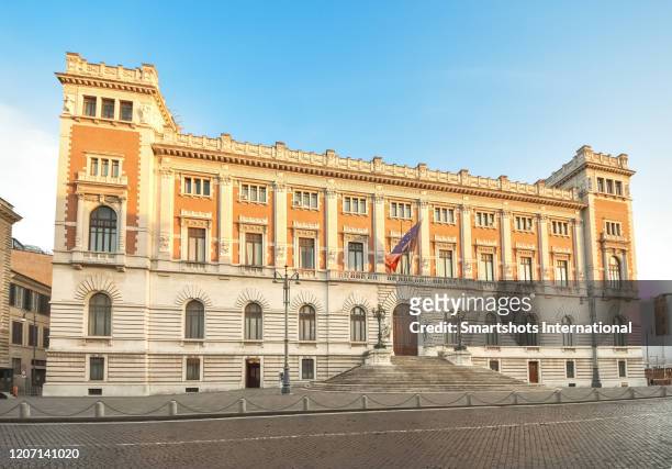 full length facade of palazzo montecitorio, italian parliament building, in rome, lazio, italy - parlamento de itália imagens e fotografias de stock