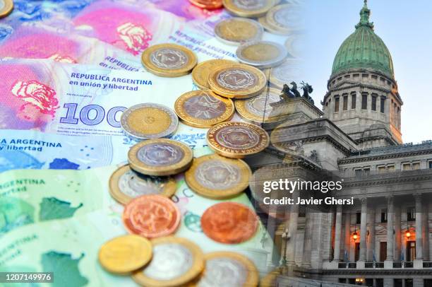 doble exposición: congreso de la nación argentina y dinero en pesos (monedas y billetes) - argentina fotografías e imágenes de stock
