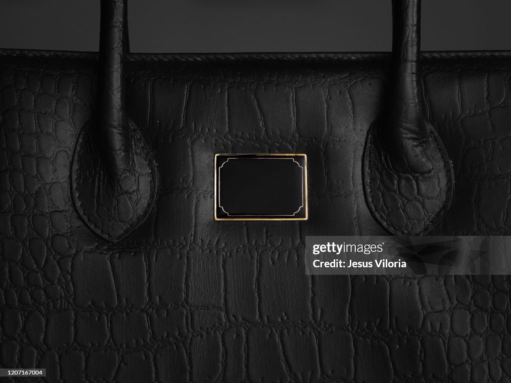 Handbag crop
