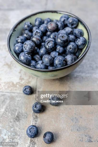 bowl of fresh blueberries - blaubeeren stock pictures, royalty-free photos & images