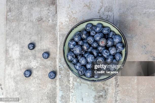 bowl of fresh blueberries - blaubeeren stock pictures, royalty-free photos & images