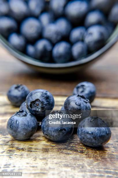 fresh blueberries - blaubeeren stock pictures, royalty-free photos & images