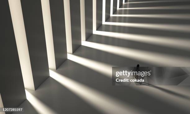 hoge hoek van een jonge vrouw die op gang loopt - light architecture stockfoto's en -beelden