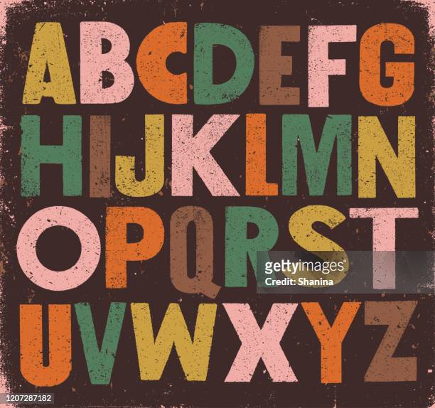 ilustraciones, imágenes clip art, dibujos animados e iconos de stock de audaz vintage sans serif alfabeto - anticuado
