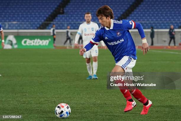 Yuki Otsu of Yokohama F.Marinos controls the ball during the AFC Champions League Group H match between Yokohama F.Marinos and Sydney FC at Nissan...