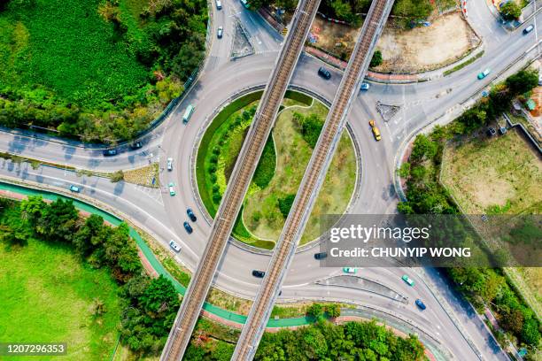 road roundabout intersection with railroad bridge - novos territórios imagens e fotografias de stock