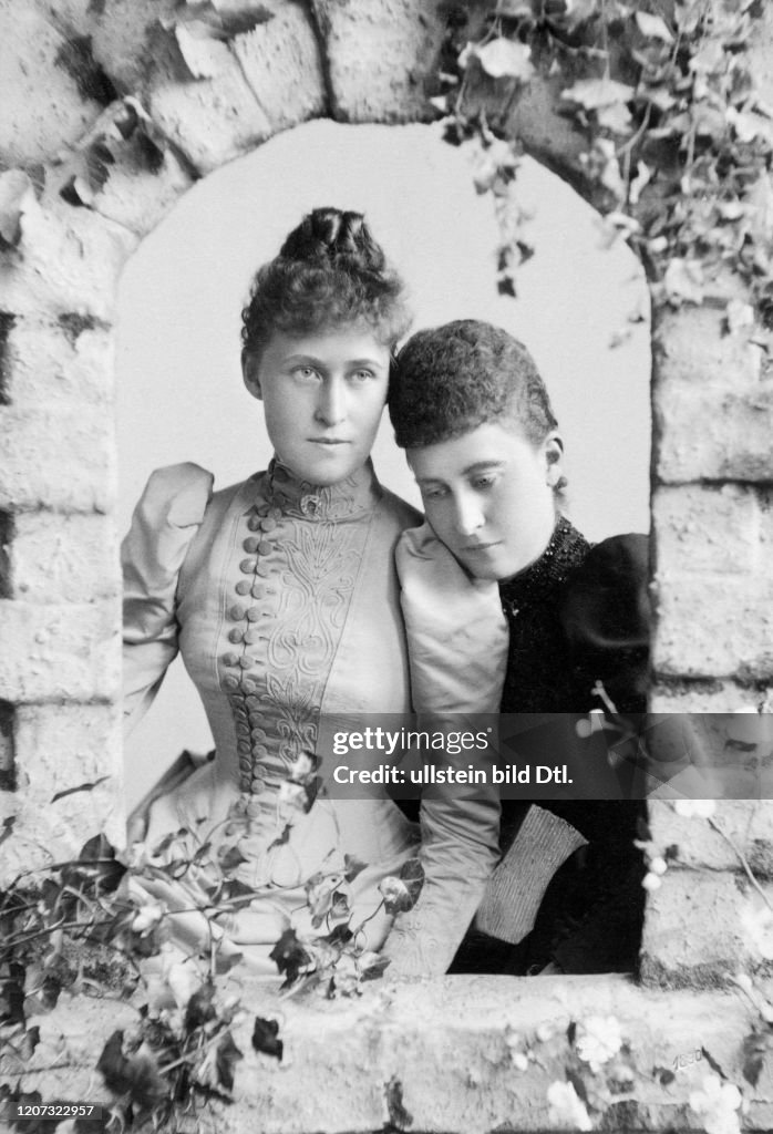 Princess Irene of Hesse and by Rhine (l.) and Princess Charlotte of Prussia