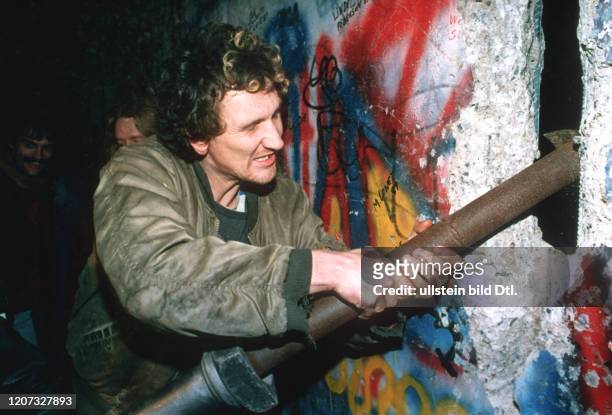 Fall of the Berlin Wall: protester demolishing the Wall- Vintage property of ullstein bild 2:2