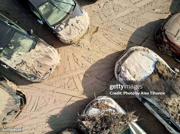 damaged cars due to flooding - setembro imagens e fotografias de stock