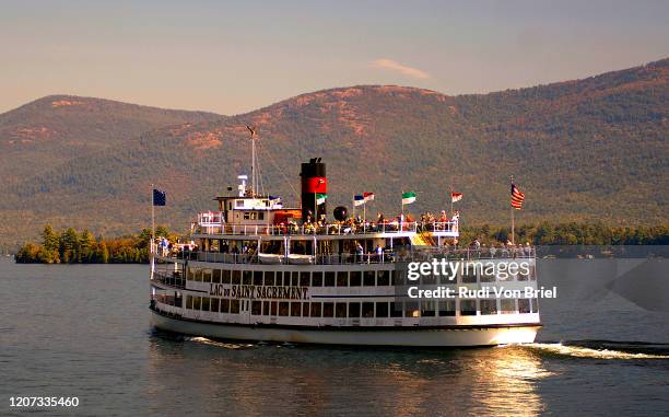 lac du saint sacrement tour boat, lake george, ny, on october 2, 2005. - saint sacrement stock pictures, royalty-free photos & images