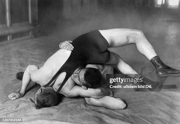 Robert Rupp, * - +, german wrestler, in his fight against Rudolf Loo from Estonia at the European Championship in Riga, Latvia Published by: Berliner...