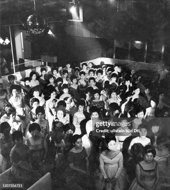 Hostesses in a night club in Nagasaki 2:2