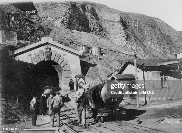 Tunnel entrance in the Lower Land, 1918 - Vintage property of ullstein bild