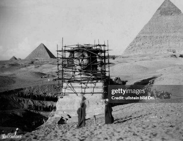 Great Sphinx of Giza, with scaffold - Vintage property of ullstein bild Published in: Berliner Illustrirte Zeitung