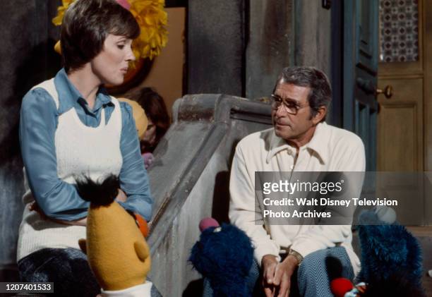 Julie Andrews, Perry Como, Bert, Grover, Ernie, Cookie Monster, the Muppets appearing on the ABC tv special 'Julie on Sesame Street'.