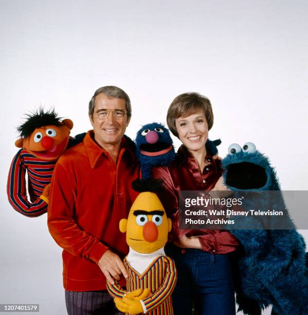 Ernie, Perry Como, Grover, Julie Andrews, Cookie Monster, Bert, the Muppets promotional photo for the ABC tv special 'Julie on Sesame Street'.