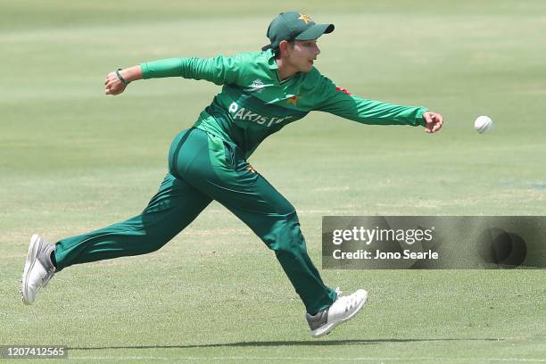 Anam Amin of Pakistan fields the ball during the ICC Women's T20 Cricket World Cup match between Bangladesh and Pakistan at Allan Border Field on...