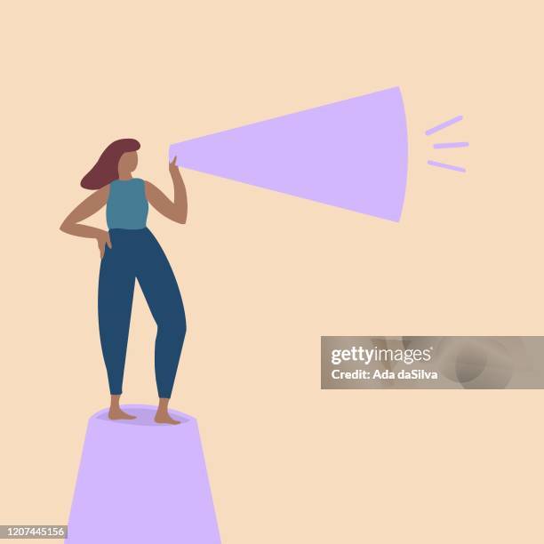 illustrations, cliparts, dessins animés et icônes de illustration unique de femmes - femme megaphone