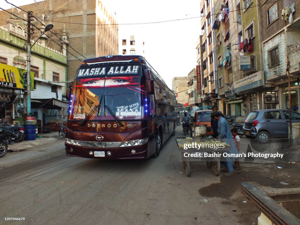 Lyari Express Lyari The Old City Area Of Karachi Bildbanksbilder - Getty Images