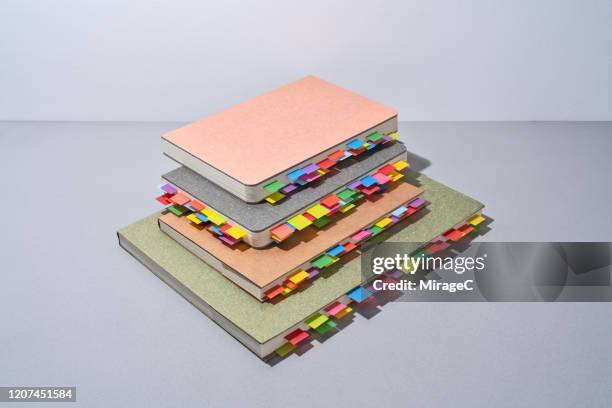 abundance of colorful bookmarks on note pads - lesezeichen stock-fotos und bilder