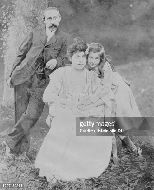 Marguerite Jeanne "Meg" Steinheil, née Japy, *16.04.1869 - +, french wife and mistress, with husband Adolphe Steinheil and daughter Marthe - Vintage...