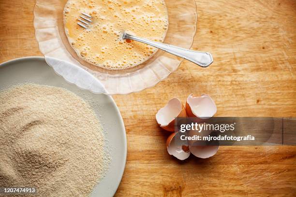 eggs beaten with a fork - breaded fotografías e imágenes de stock