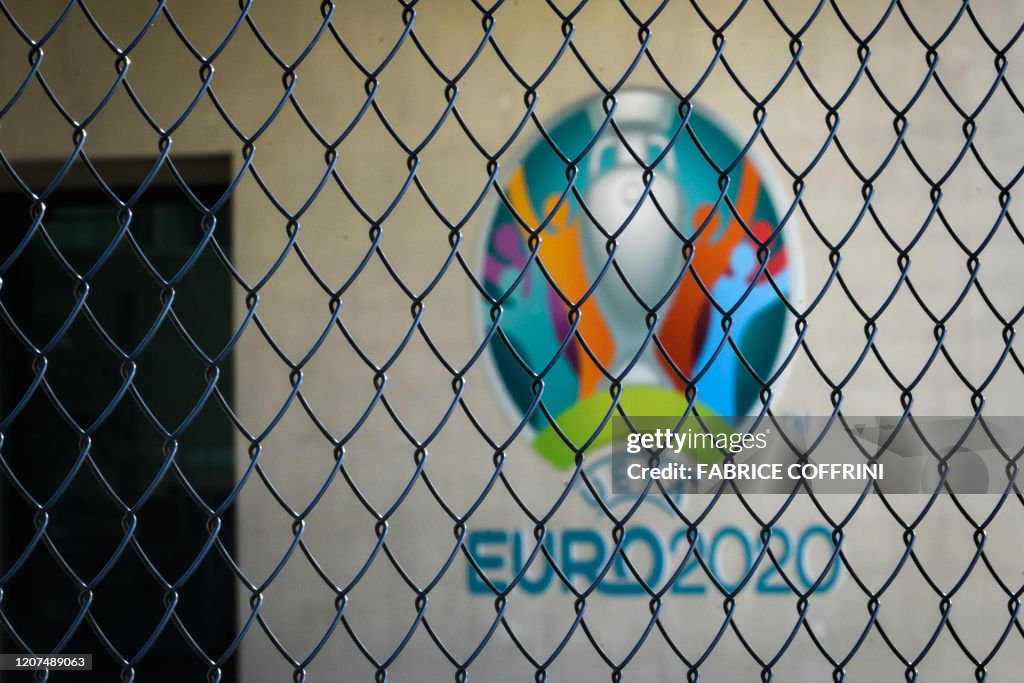 TOPSHOT-FBL-EURO-2020-UEFA-HEALTH-VIRUS