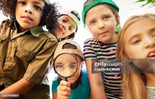 magnifying it! - child magnifying glass imagens e fotografias de stock