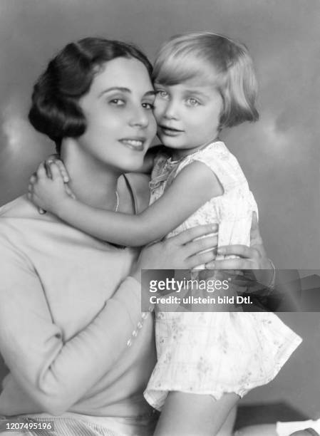 Actress Margit Barnay with her daughter Sybill Schmidt-Werder - Vintage property of ullstein bild 2:2