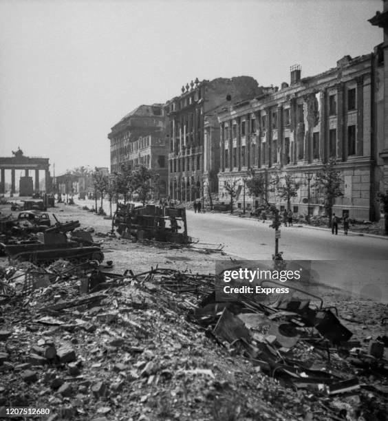 Ww2 Gate 4,240 Brandenburg Gate War Stock Photos, High-Res Pictures, and Images ...