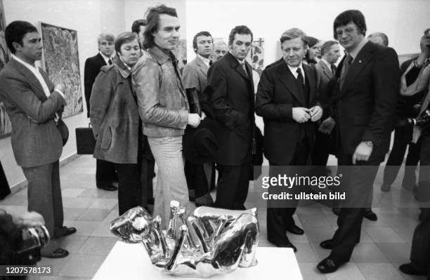 Germany, Dortmund: Federal Chancellor Helmut Schmidt opened an art exhibition at the Ostwallmuseum in Dortmund on 11.4.1975._