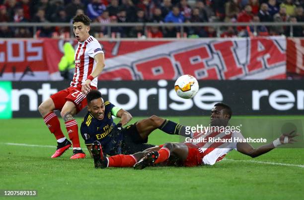 Pierre-Emerick Aubameyang of Arsenal is challenged by Ousseynou Ba of Olympiacos FC during the UEFA Europa League round of 32 first leg match between...