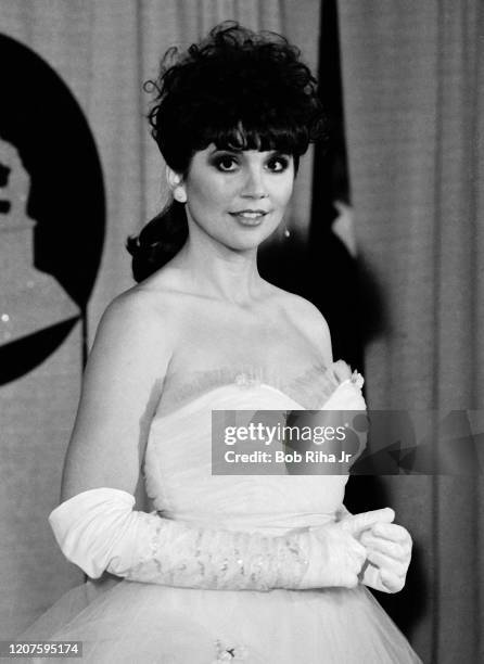 Linda Ronstadt backstage during the 26th Annual Grammy Awards at the Shrine Auditorium, February 28, 1984 in Los Angeles, California.