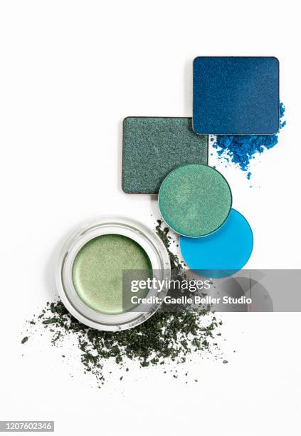 blue and green eyeshadows against white background - eyeshadow fotografías e imágenes de stock