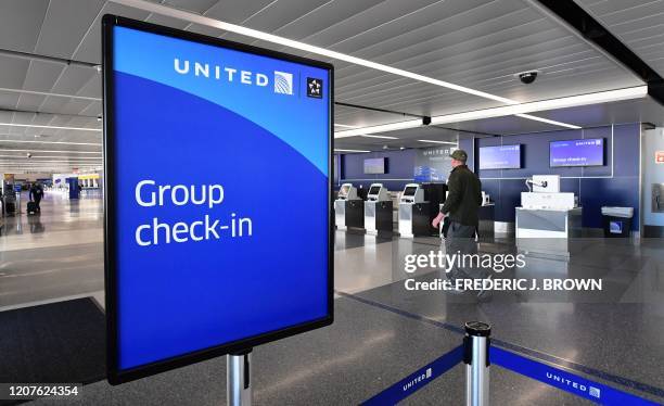 Universal Check In 739 Us United Airlines Check In Stock Photos, High-Res Pictures, and ...
