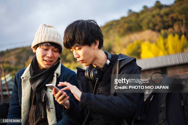 millennials and a child take a trip in syuzenji-spa_japan - thermal image photos et images de collection