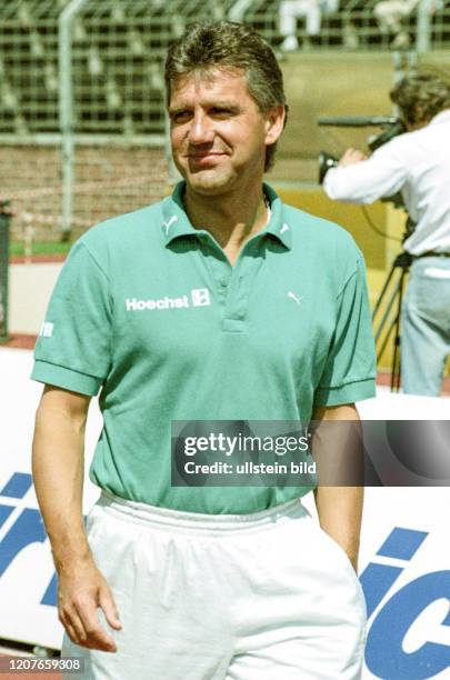 Jörg Berger Trainer von Eintracht Frankfurt. Aus 1. BL Saison 1988-1989 Hannover 96 gegen Eintracht Frankfurt 1:1 im Niedersachsenstadion.