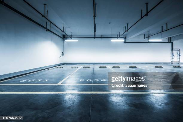 interior of empty parking lot of shopping mall - empty parking lot stockfoto's en -beelden