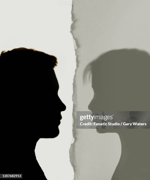 ilustraciones, imágenes clip art, dibujos animados e iconos de stock de concept image of male and female profiles being torn apart - hombre lagrimas