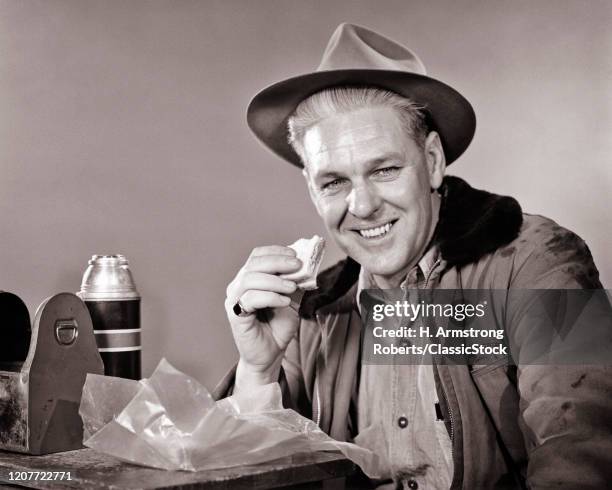https://media.gettyimages.com/id/1207722771/photo/1950s-smiling-man-workman-on-lunch-break-eating-sandwich-thermos-and-lunch-pail-wearing.jpg?s=612x612&w=gi&k=20&c=4J1gF--n_UVjrQa5zjmld0sMs_vCi0s1s8iUYsmZkuo=