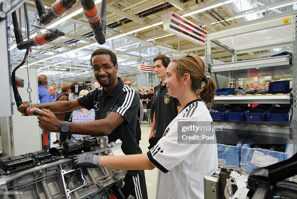 German National Team Visits Mercedes-Benz Engine Factory