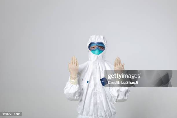 cdc staff standing in front of the white background wall. - clean suit fotografías e imágenes de stock