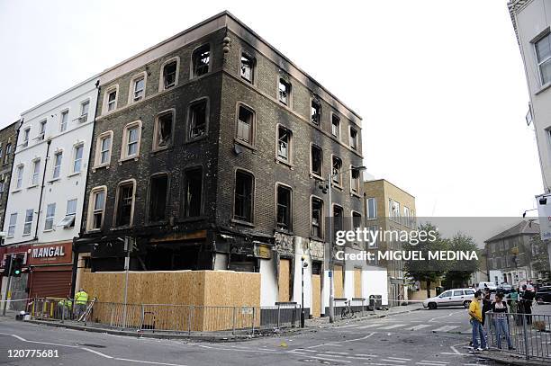 Croydon Riot Fire Fire Looting Photos and Premium High Res Pictures - Getty Images