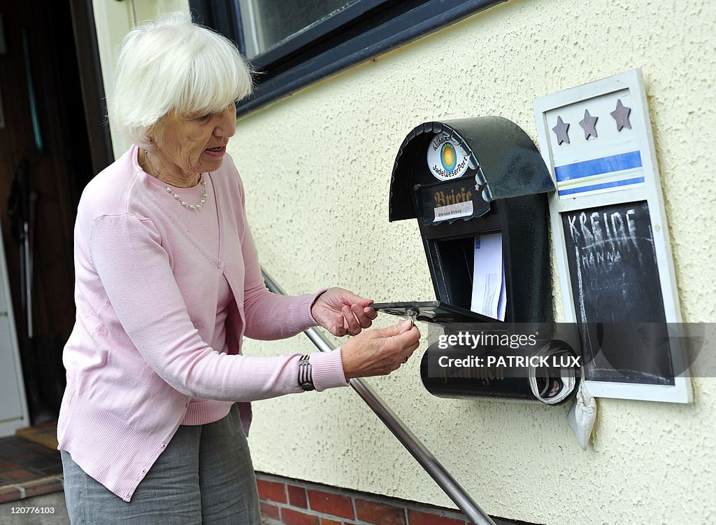 TO GO WITH AFP STORY BY ESTELLE PEARD --