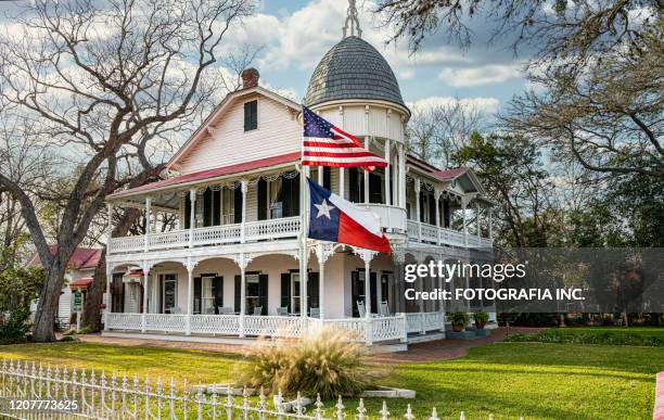 gruene mansion inn in town of gruene, texas - texas house stock pictures, royalty-free photos & images