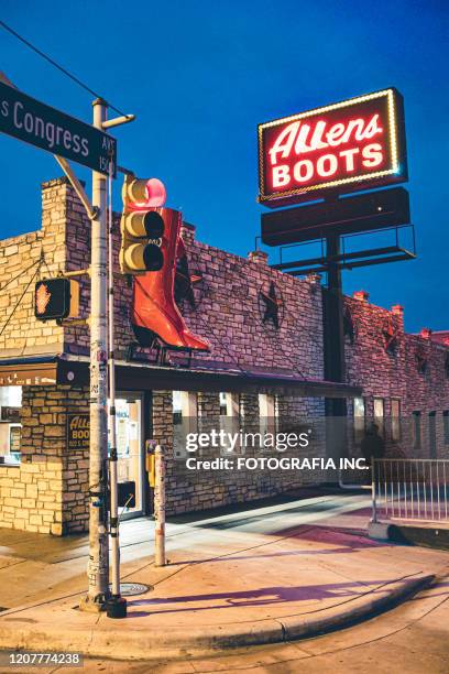 vibrant rainy street historic district in austin-texas at night - austin nightlife stock pictures, royalty-free photos & images
