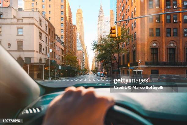 personal perspective of person driving in new york city - windshield fotografías e imágenes de stock