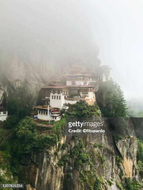 paro taktshang monastery (tiger's nest) in bhutan - taktsang monastery stock pictures, royalty-free photos & images