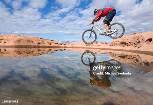 猶他州山地自行車反射 - st george utah 個照片及圖片檔